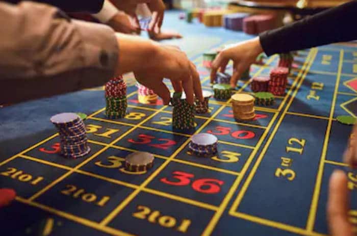 Coloured Roulette Betting Chips vs Standard Chips