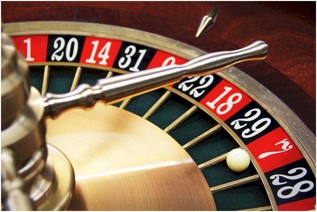 The Similarities and Differences Between Roulette and Slots