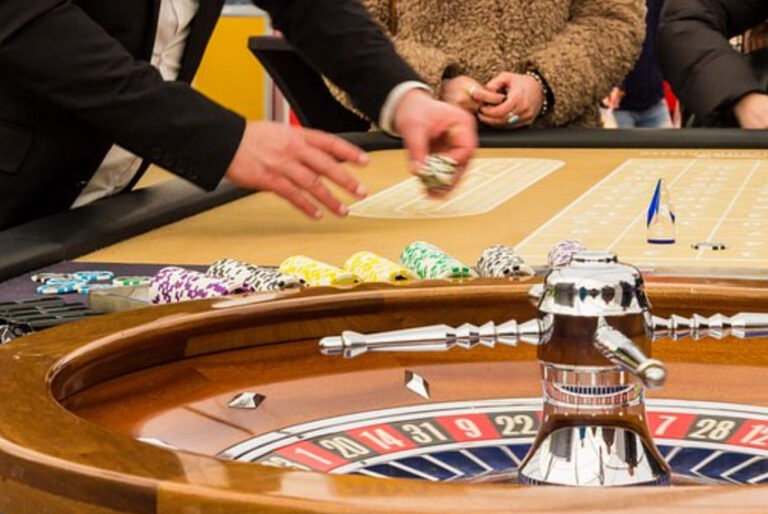 How to Win at Gambling: 8 Tips From the Experts
